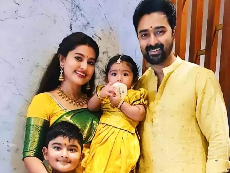 actress sneha,husband prasanna kumar  భర్తతో సఫర్ అవుతున్న స్నేహ ?