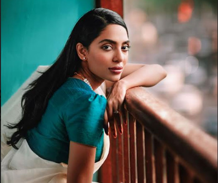 sobhita dhulipala,crucial role,adivi sesh,sashi kiran,tikka,major  ‘మేజర్’ కీలక పాత్రలో శోభిత