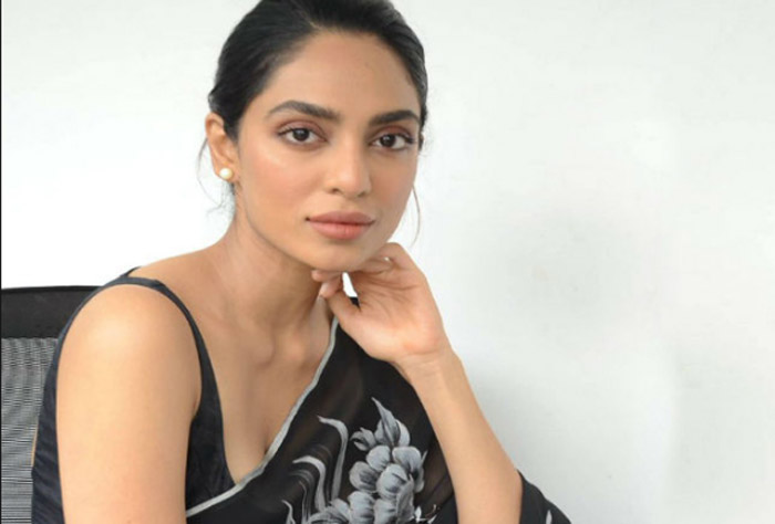 sobhita dhulipala,goodachari,busy,movies  తెలుగు ప్రేక్షకుల కొత్త క్రష్‌ ఈమె..!