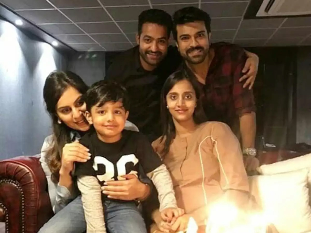 ntr,rrr movie,jr ntr,ntr sons,bhargav ram,abhay ram,lakshmi pranathi,komaram bheem  ఎన్టీఆర్ ని కొడుతుంటే కొడుకుల రియాక్షన్ 