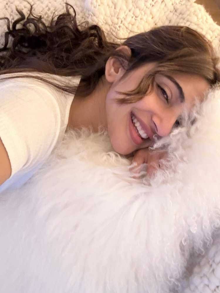 sreeleela  బెడ్ పై శ్రీలీల కవ్వింపు 