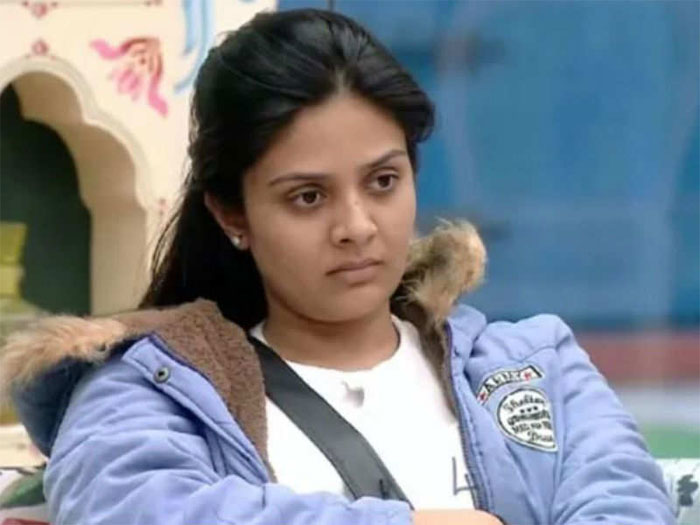 sreemukhi,angry,bigg boss,team  బిగ్‌బాస్: శ్రీముఖి బాధ వర్ణనాతీతం..!