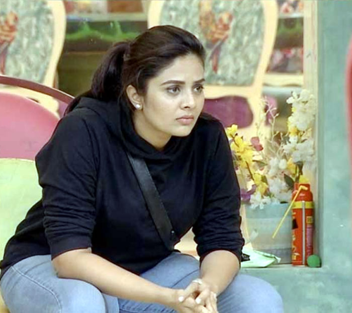 sreemukhi,anchor sreemukhi,breakup,top anchor,biggboss  శ్రీముఖి బ్రేకప్ ఈ టాప్ యాంకర్‌తోనేనా!?