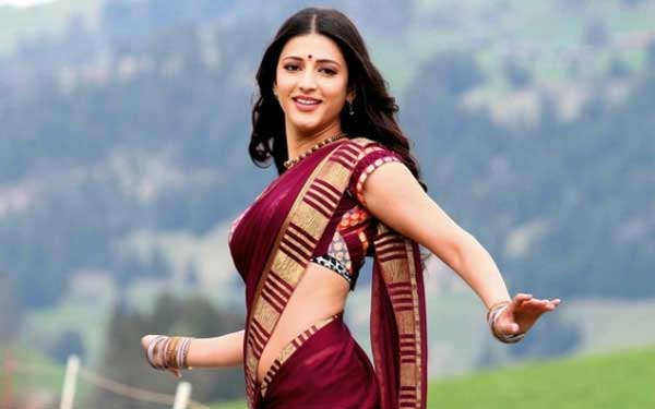 sruthihasan,gabbar is back,range rover,bombay  కోరికలు తీర్చుకొంటున్న శృతి..!