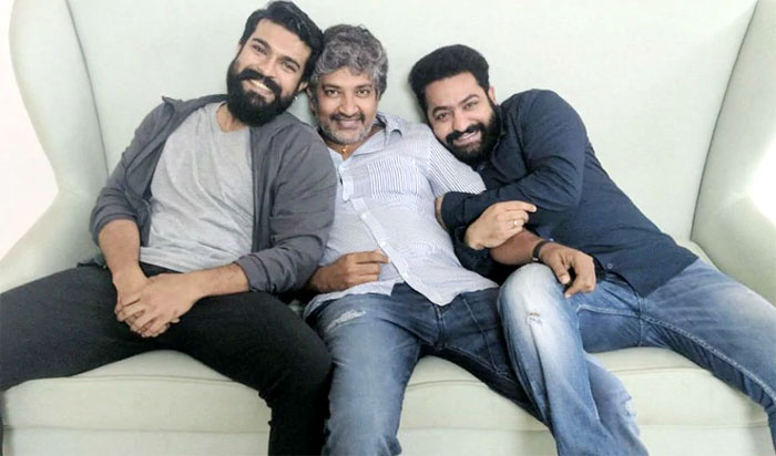 ram charan,tarak,main advantage,rrr,rajamouli,rrr movie  చరణ్.. తారక్‌లు స్నేహితులవ్వడం అడ్వాంటేజ్!!