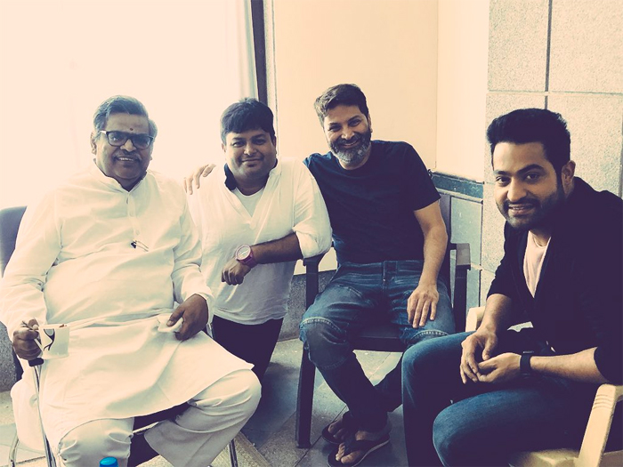 ss thaman,dream team pic,social media,ntr,trivikram,sirivennela  థమన్ మరో ఫోటో పోస్ట్ చేసాడు..!