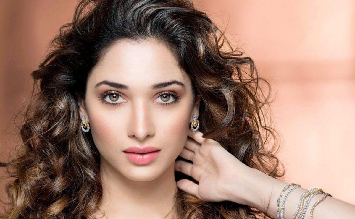 tamannah,covid19,coronavirus,tamannah parents  కరోనా బారిన పడ్డ స్టార్ హీరోయిన్ పేరెంట్స్..