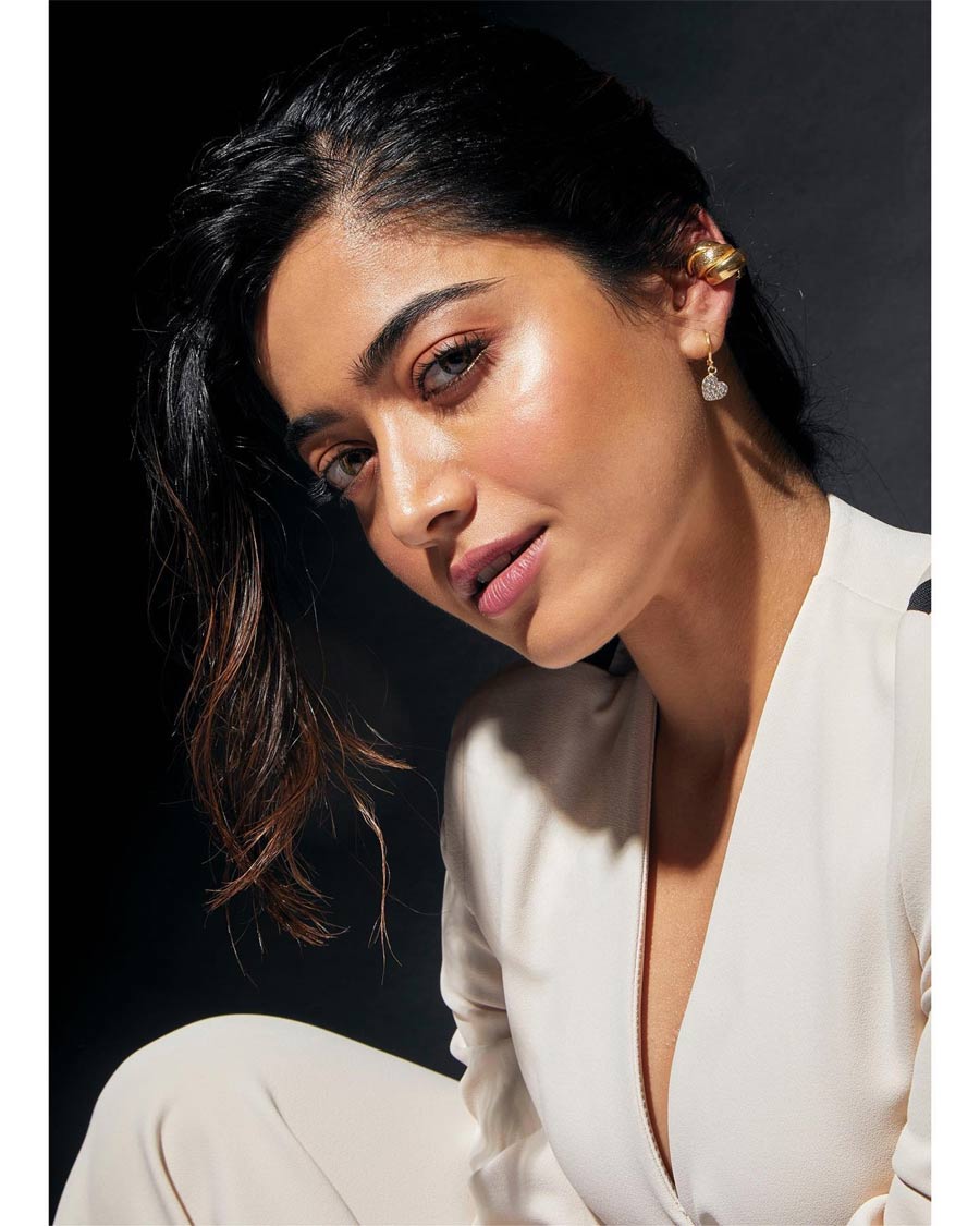 rashmika  హిట్ హీరోయిన్ వంక కన్నెత్తి చూడని స్టార్స్  