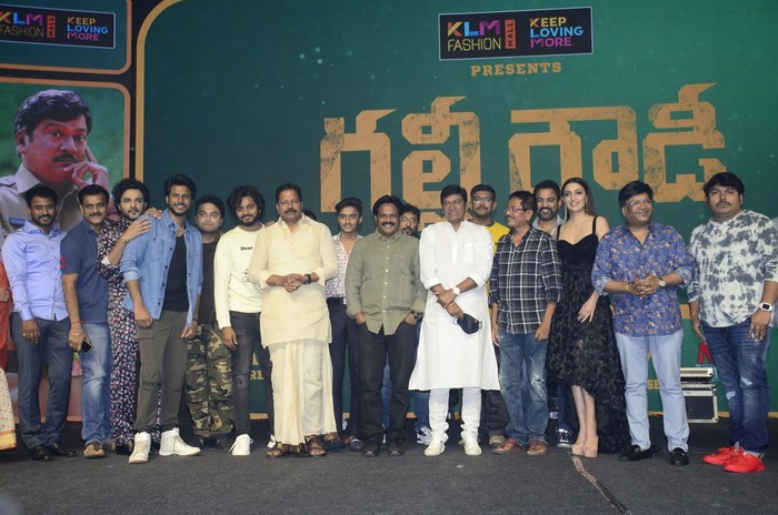 sundeep kishan,gully rowdy movie,sundeep kishan gully rowdy movie,gully rowdy pre release event photos