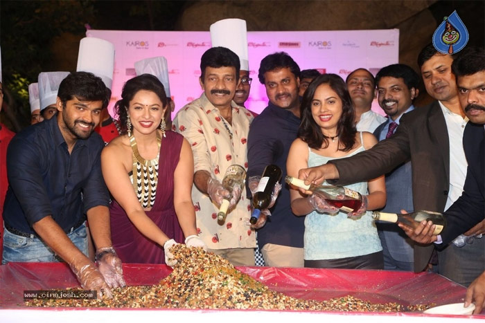 sunil,rajasekhar,psv garudavega movie,sunil daughter,cake mixing party  సునీల్‌ కి రాజశేఖర్ అంటే ఎందుకిష్టమో తెలుసా? 