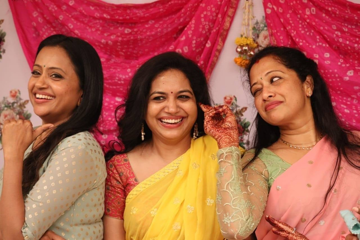 singer sunitha,ram,mango ram,sunitha,sunitha - ram wedding photos,sunitha marriage,suma,renu desai,anitha chowdary,sunitha mehendi ceremony,pre wedding celebrations,pre wedding party  పెళ్లి విషయంలో ఎక్కడా తగ్గడం లేదు.