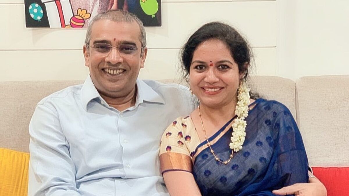 singer sunitha,ram,wedding,post poned  సింగర్ సునీతని పెళ్లి కూతురుగా చూడాలంటే..