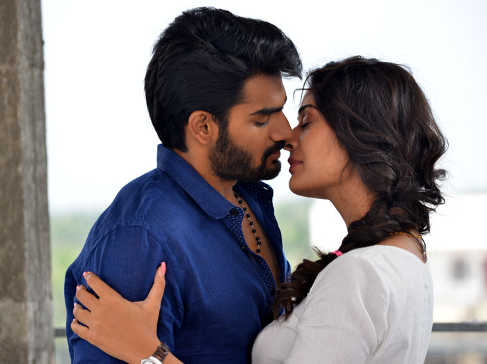 rx 100,karthikeya,payal rajput,good talk,ram charan  మరో చిన్న సినిమా పెద్ద హిట్టు దిశగా..!