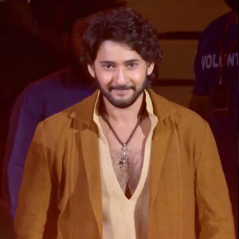 mahesh babu  ఈవెంట్ ఏదైనా చొక్కా విప్పడం ప‌క్కా