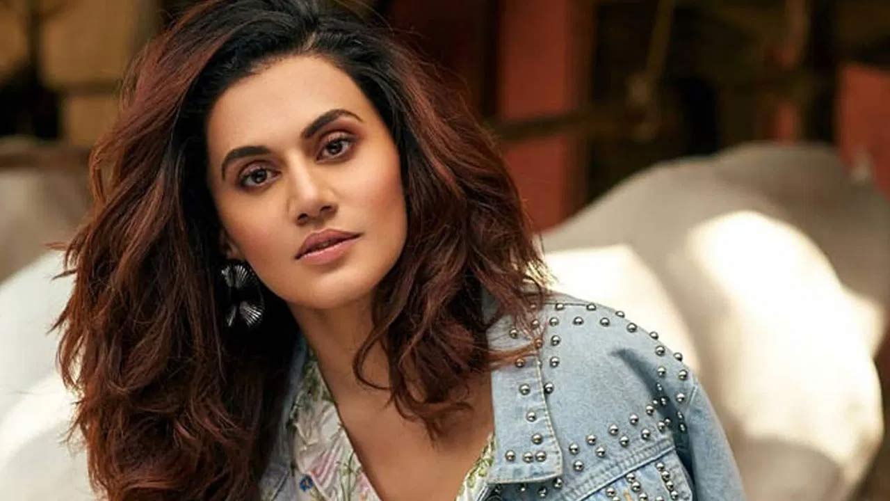 taapsee  సౌత్ ఇండస్ట్రీపై పడి ఏడుస్తున్న హీరోయిన్ 
