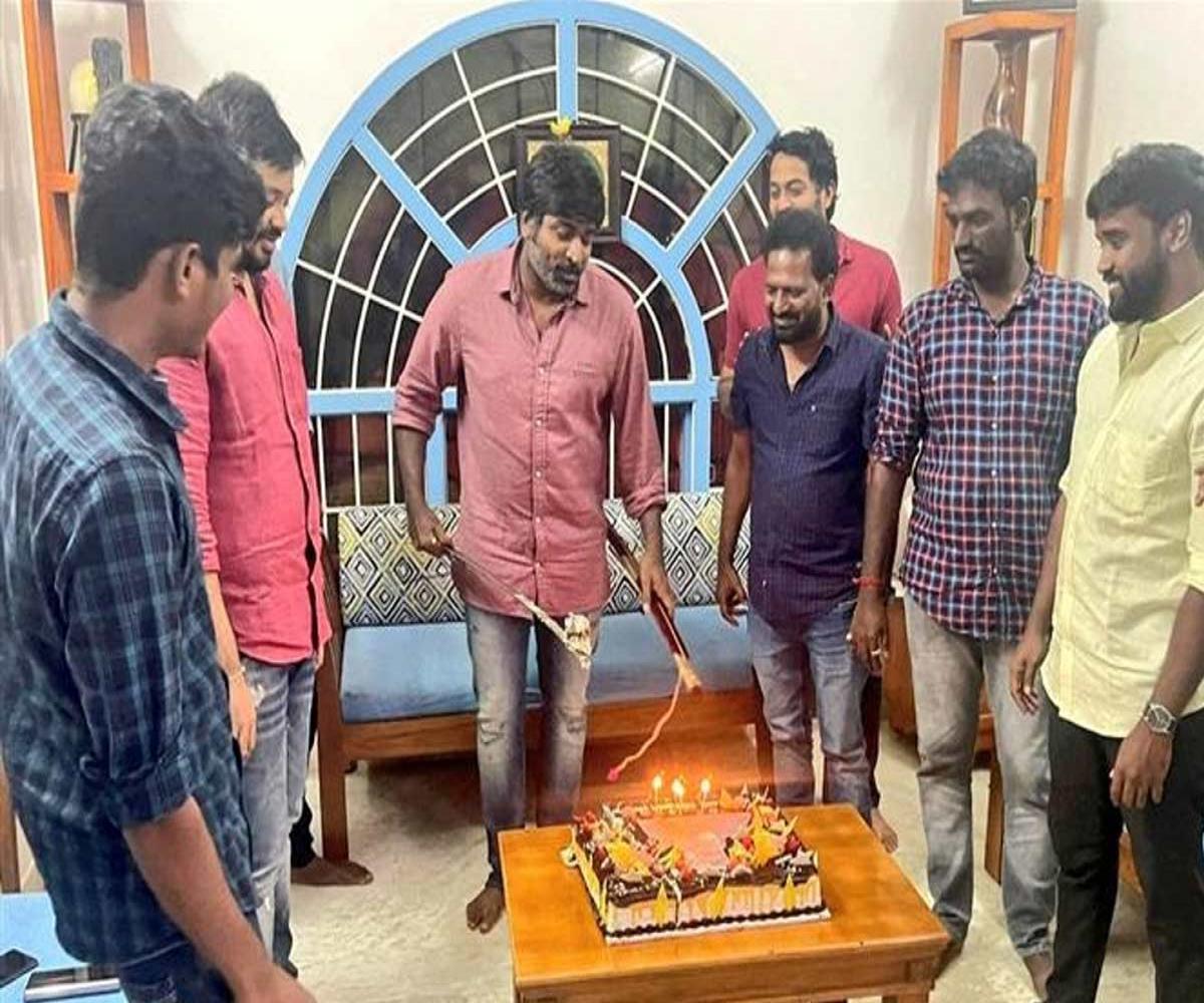 vijay sethupathi,apologizes,cack cutting  క్షమించమంటున్న టాలెంటెడ్ నటుడు 