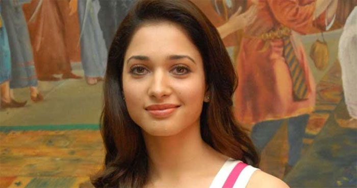 tamannah,baahubali,actress,response,karimullah,incident  తమన్నా.. ఎలా స్పందించాలంటోంది!