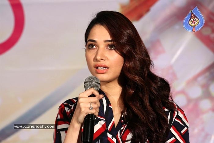 tamannah,queen movie,kanagana ranuat  క్వీన్‌లా స్వేచ్చగా ఉంటానంటోంది..!