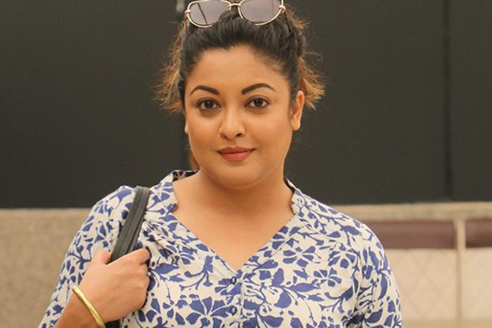 tanushree dutta,fires,big b,dimple kapadia,bollywood,casting couch  తనుశ్రీ.. మరోసారి ఫైర్ అయ్యింది..! 