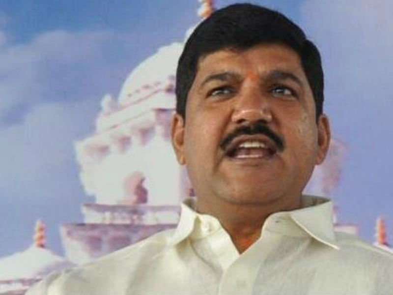 tdp,ex minister,arrested,acb,narendra dhulipalla  టీడీపి నేత ధూళిపాళ్ల అరెస్ట్ 