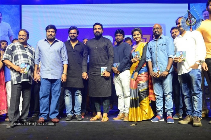 chiranjeevi,megastar,tej i love you,audio launch,sai dharam tej,anupama parameswaran,karunakaran  'తేజ్' కోసం కాదు ఆయన కోసం వచ్చా: చిరు!