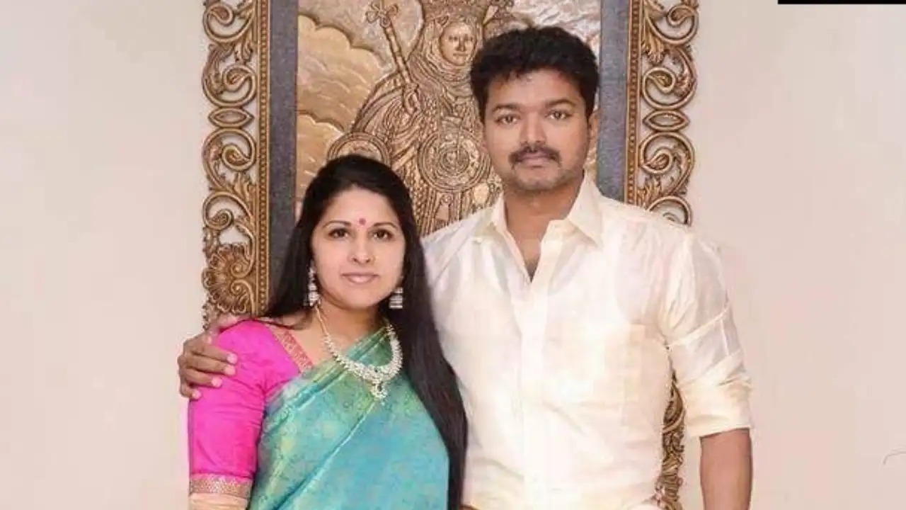 thalapathy vijay,sangeetha,vijay wife,divorce rumour,social media  విజయ్ విడాకులు.. ఫ్యాన్స్ పనేనా?