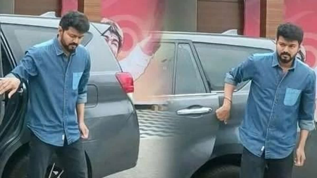 thalapathy vijay  సిగ్నల్ జంప్ చేసిన విజయ్ కారు