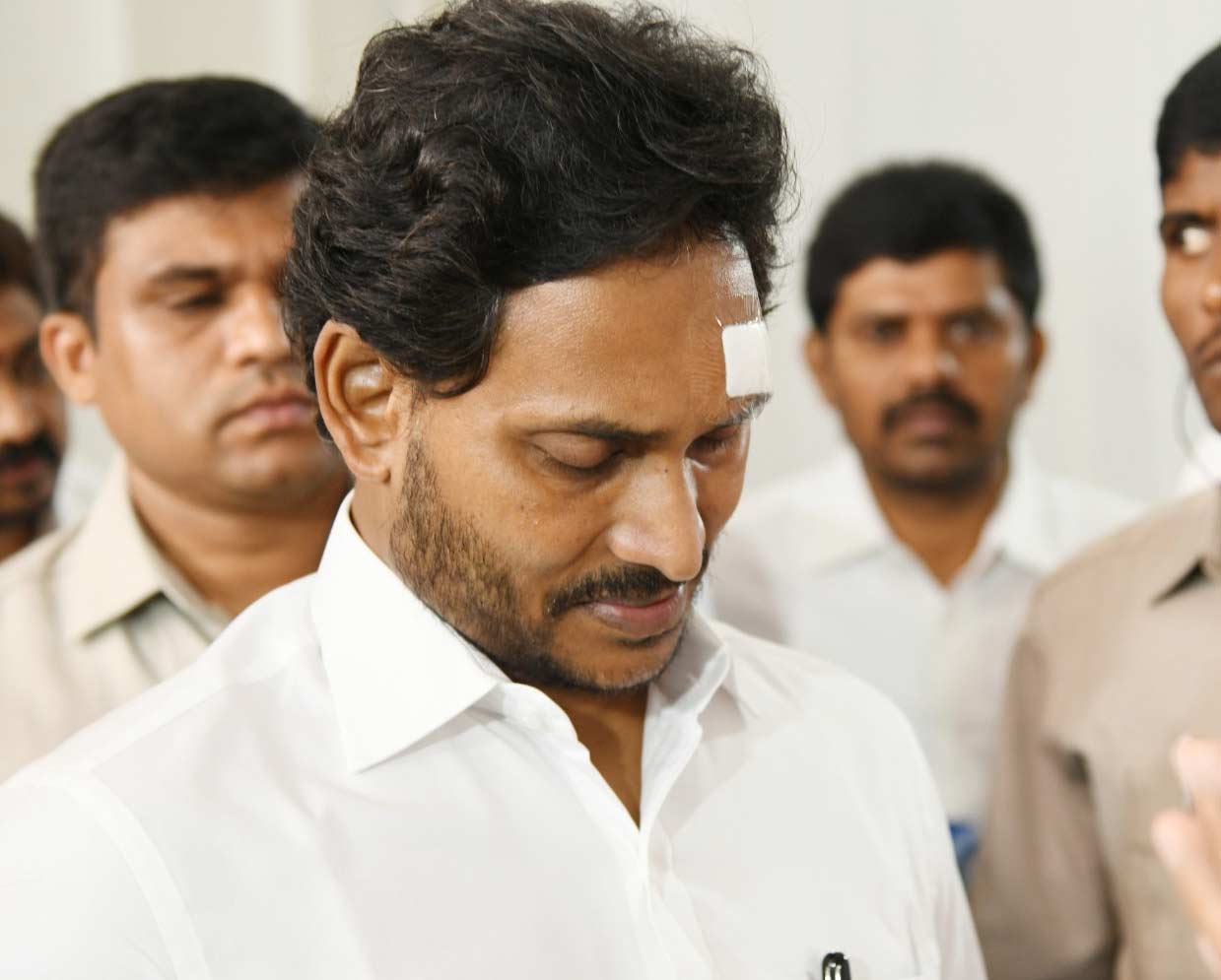 ys jagan  జగన్ మాట్లాడితే తప్పులేదట 