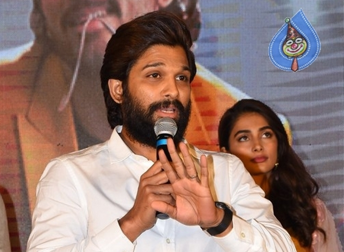 allu arjun,ala vaikunthapurramuloo reunion bash,bunny speech,industry hits,khushi movie,simhadhri movie,ram charan,ntr,pawan kalyan,mahesh,pokiri,srimanthudu movies  బన్నీ కరెక్ట్ కాదమ్మా అవన్నీ..