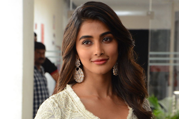 pooja hegde,prabhas,o dear,tollywood  వాళ్లే నా జీవితం..పూజా హెగ్డే..