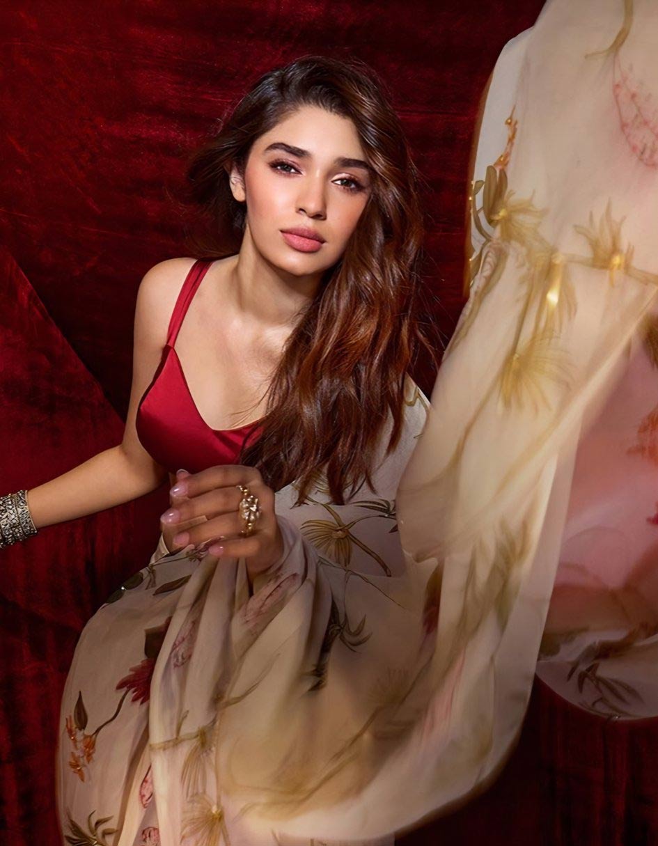 krithi shetty  అమ్మడు ని కాపాడే దర్శకుడెవరో 