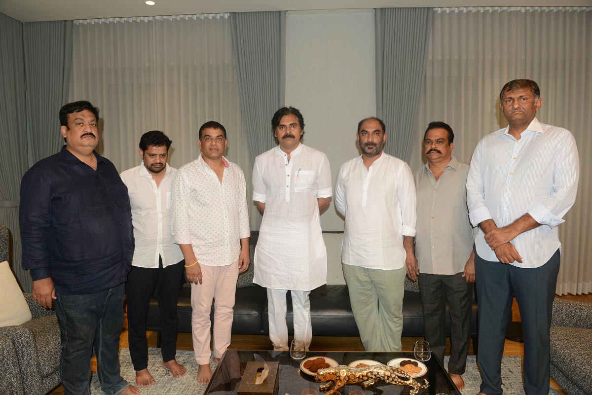 tollywood producers,dil raju,sunil narang,pawan kalyan,d.v.v danayya,vamshi reddy,naveen,bunny vas  బిగ్ ట్విస్ట్: పవన్ తో టాలీవుడ్ నిర్మాతలు