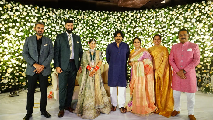 jayasudha,son,nihar,marriage,reception,update  జయసుధ కొడుకు రిసెప్షన్‌లో సెలబ్రిటీల సందడి