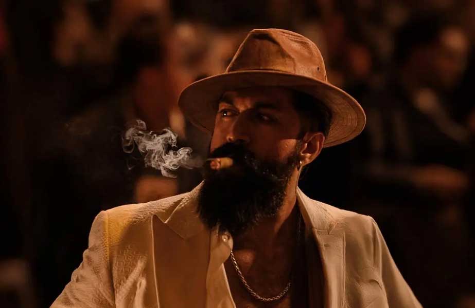 toxic  దురంధ‌ర్‌ని వెన‌క్కి నెట్టిన టాక్సిక్