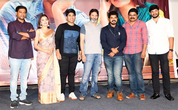 allu sirish,trivikram srinivas,abcd movie,trailer,launch  ‘ఏబీసీడీ’ పెద్ద హిట్టవుతుంది: త్రివిక్ర‌మ్