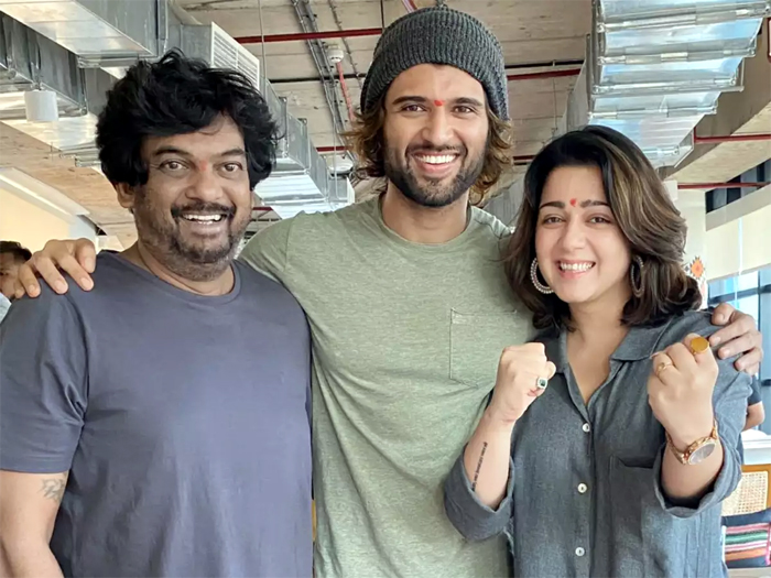 puri-vijay devarkonda movie,puri jagannath,vijay devarakonda,charmi,tollywood  పూరి-విజయ్ ‘ఫైటర్‌’పై తాజా అప్డేట్స్ ఇవీ!