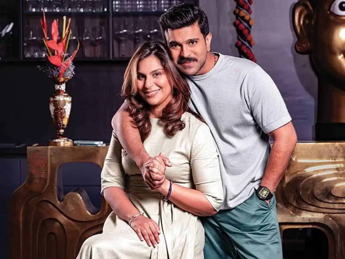 upasana  చరణ్ ఫోన్ సీక్రెట్ చెప్పేసిన ఉపాసన 