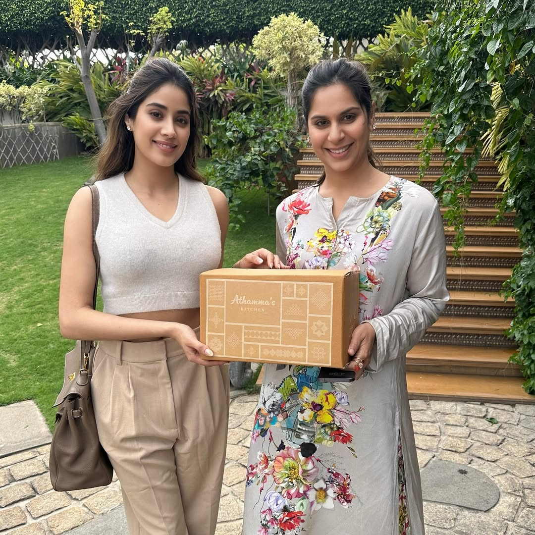 janhvi kapoor  జాన్వీ కపూర్ కి ఉపాసన స్పెషల్ గిఫ్ట్ 