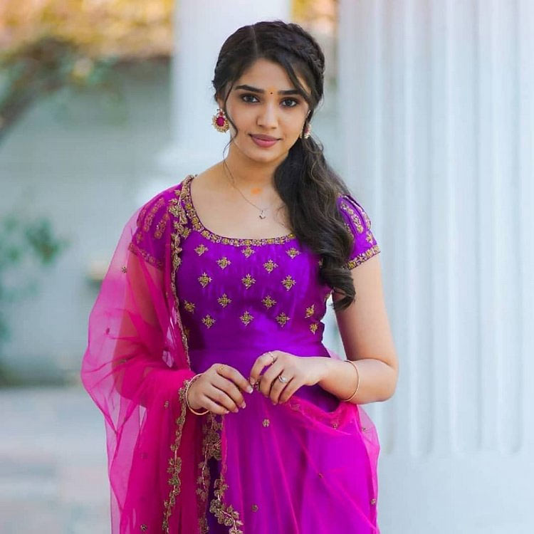 krithi shetty,krithi shetty hikes remuneration,uppena beauty,rapo19 heroine,ram,sudheer babu,nani shyam singaroy,krithi shetty images,krithi shetty remuneration news  కృతి శెట్టి రెమ్యునేషన్ పై క్రేజీ న్యూస్ 