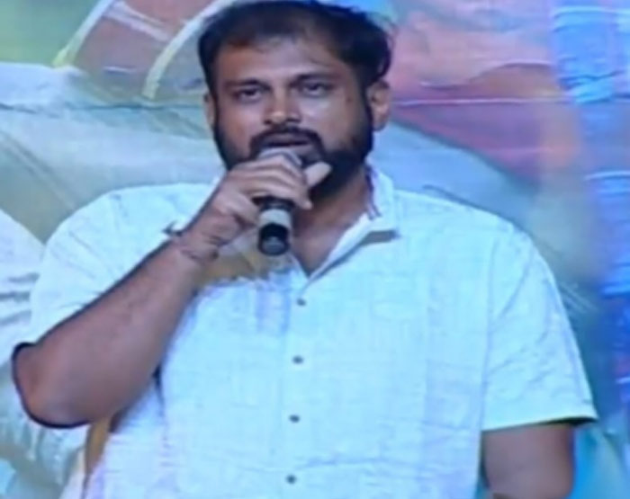 vakkantham vamsi,allu arjun,naa peru surya,audio launch  బన్నీకి రుణపడి ఉంటాడట....! 