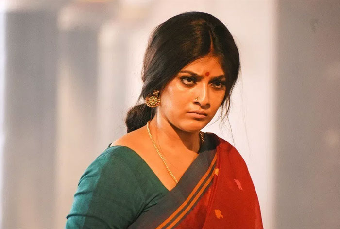 varalakshmi sarath kumar,tenali ramakrishna,raviteja,krack,hopes  ఇక ఈ భామ ఆశలన్నీ ‘క్రాక్’ పైనే..!!