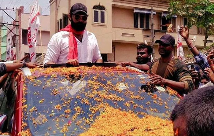 varun tej,election campaign,naga babu,janasena,narasapuram,mega prince  ‘నాన్నకు ప్రేమతో’ అంటోన్న మెగా ప్రిన్స్‌! 