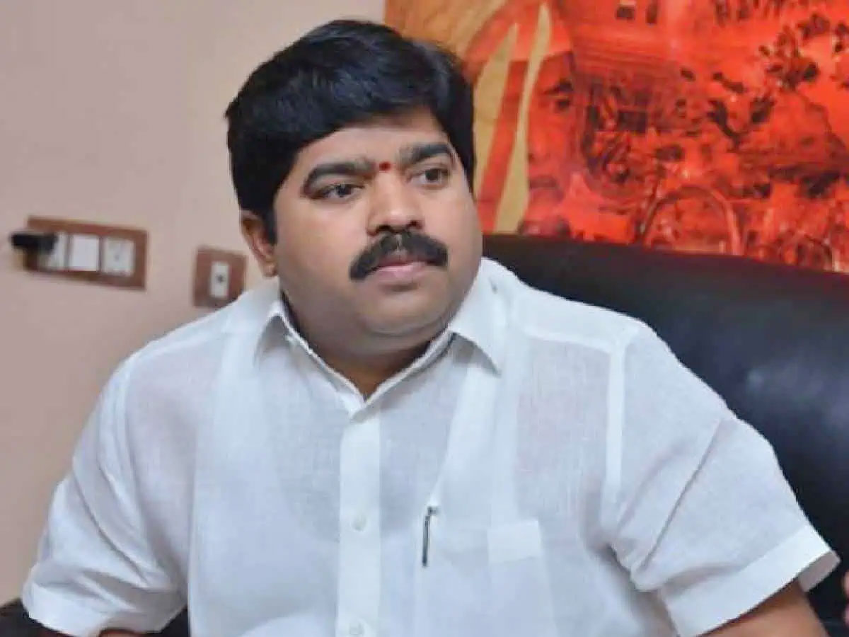 dasari kiran  వ్యూహం నిర్మాత దాసరి కిరణ్ అరెస్ట్