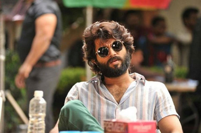 vijay devarakonda,director sandeep vanga,arjun reddy  'అర్జున్‌రెడ్డి' కష్టాన్ని షేర్ చేసుకున్నాడు! 