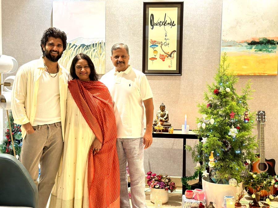 vijay devarakonda,christmas celebrations  విజయ్ దేవరకొండ క్రిస్టమస్ సెలెబ్రేషన్స్ 