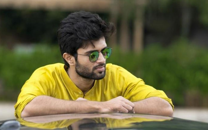 vijay devarakonda,busy actor,tollywood,geetha govindham,nota,dear comrade,taxiwaala  రెండే రెండు సినిమాలు రాత మార్చేశాయి! 