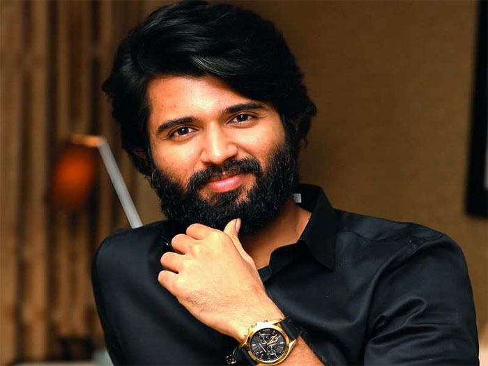 vijay deverakonda,react,brother,anad deverakonda,dorasani,movie  తమ్ముడినేంటి అలా వదిలేశాడు..? 