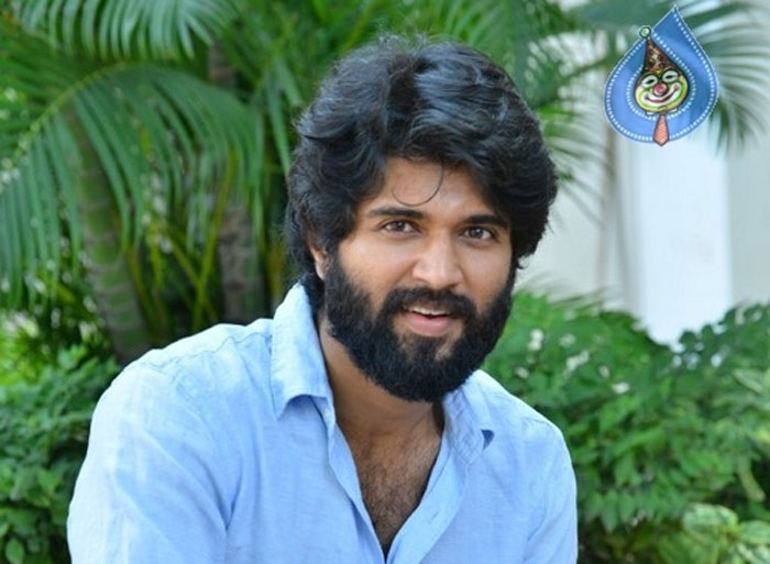 vijay deverakonda,tollywood,heroes,chances,nota  వారసత్వం గురించి.. విజయ్‌ భలే చెప్పాడు..! 