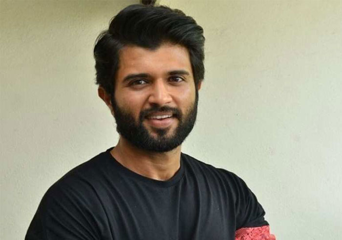 vijay deverakonda,meeku maathrame cheptha,poor promotions  విజయ్ దేవరకొండలో ఆ స్పీడ్ ఏది?