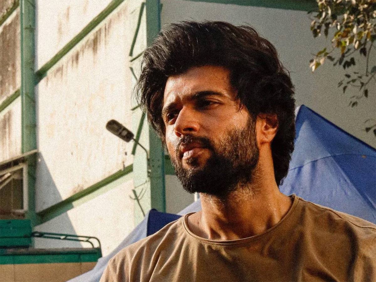 vijaya deverakonda  నేడు ఈడీ విచారణకు విజయ్ దేవరకొండ 